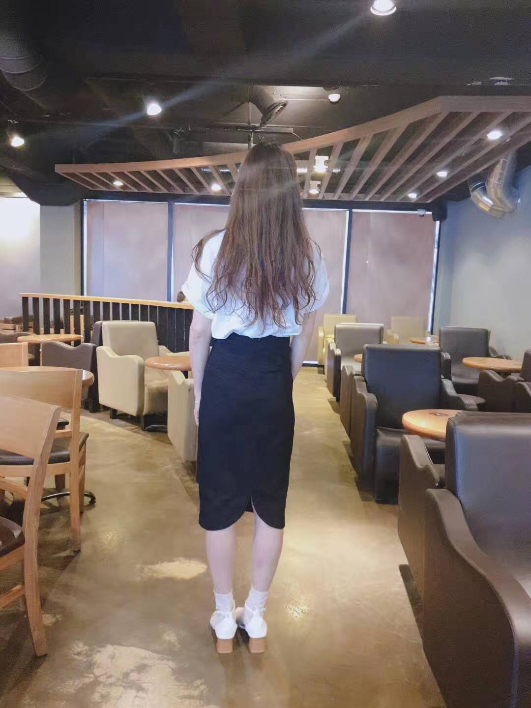 黑色