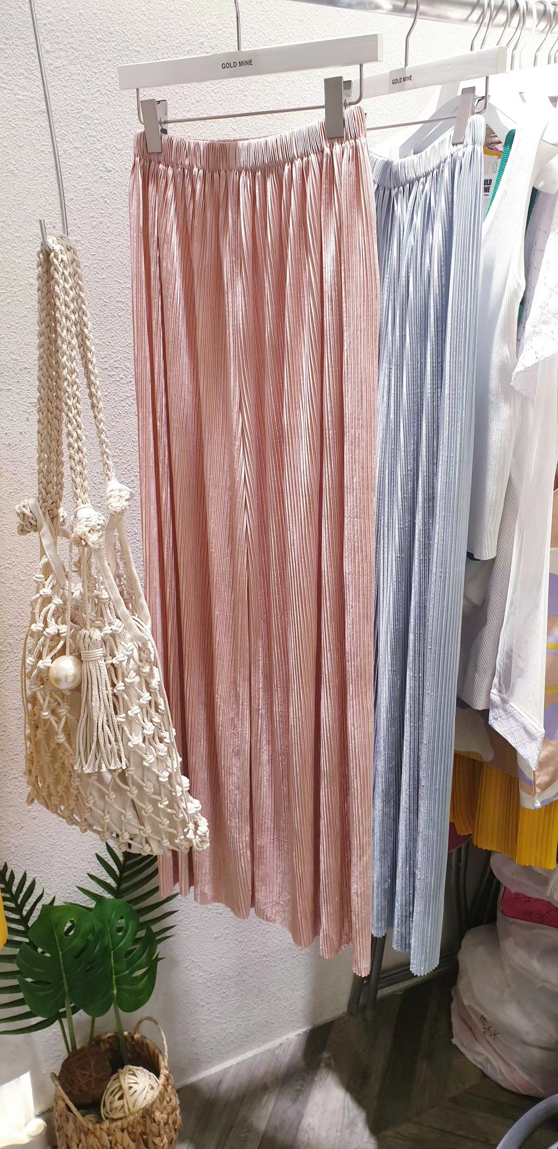 粉红色