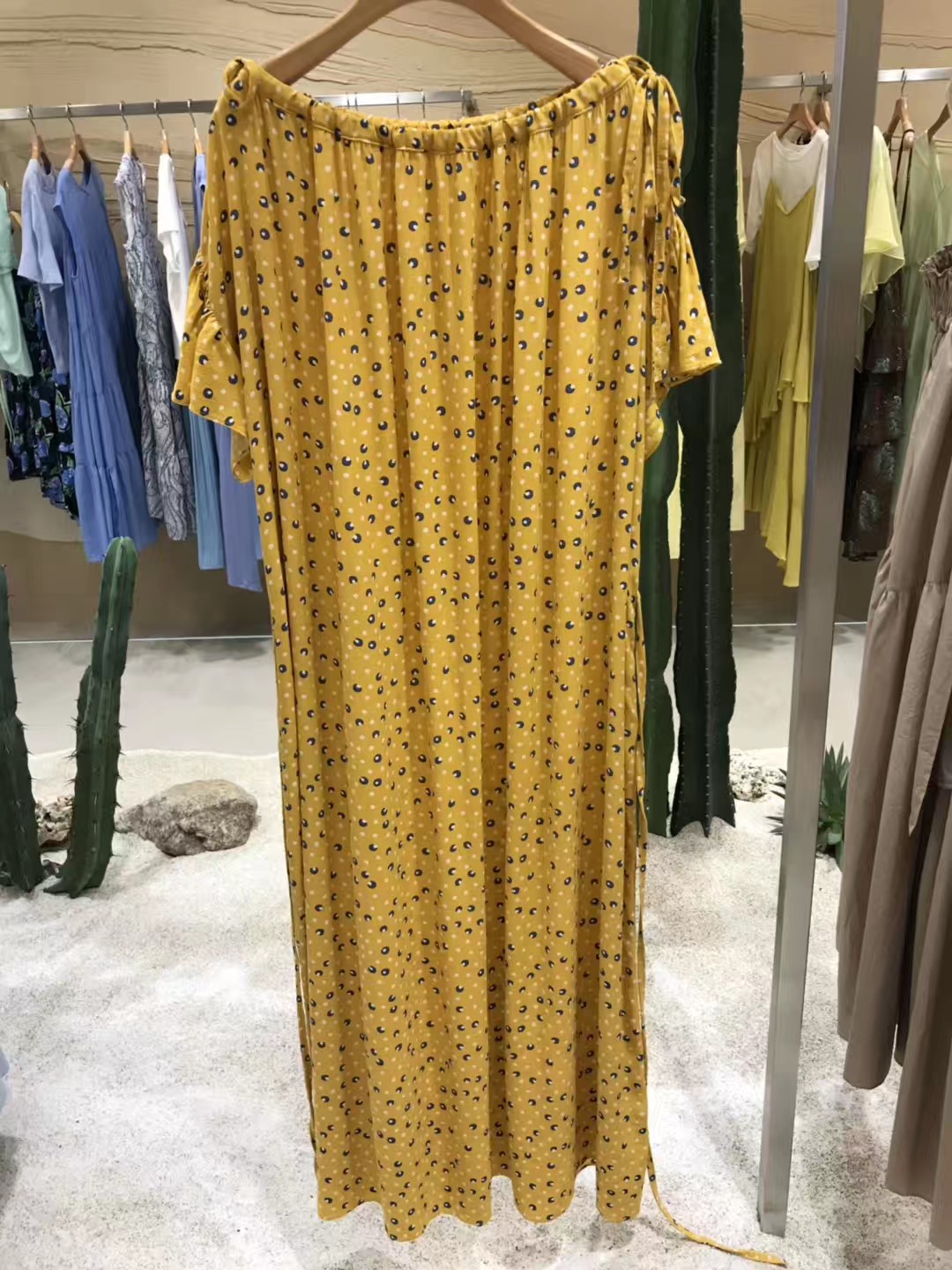 黄色
