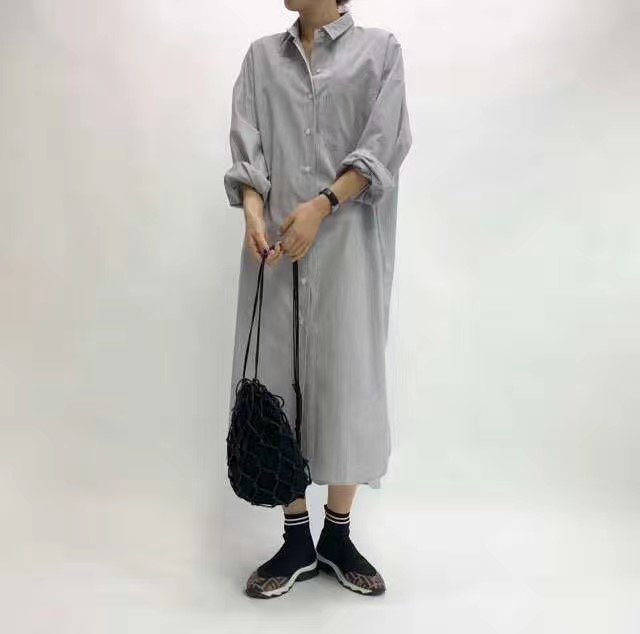 灰色