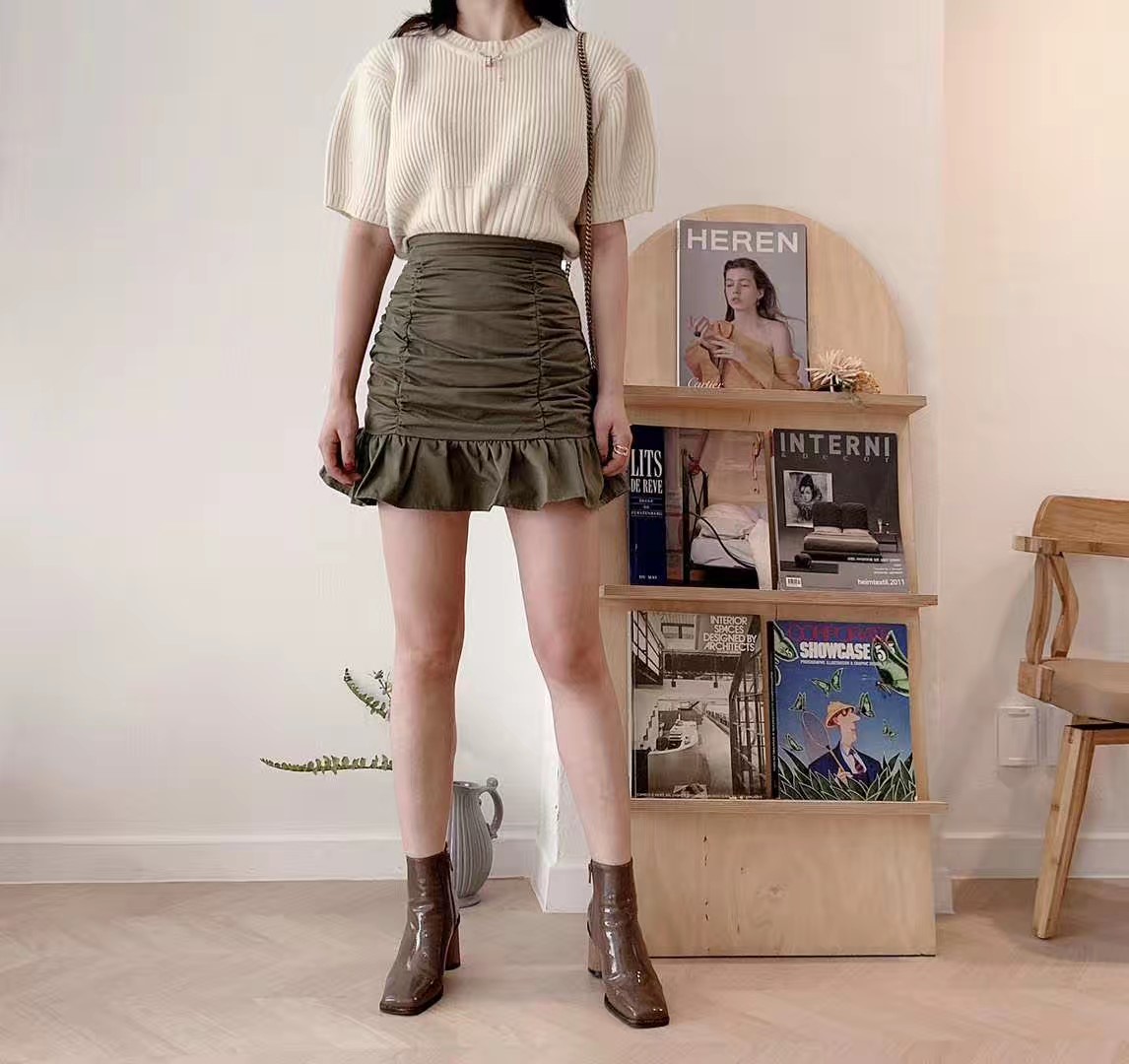 橄榄绿色