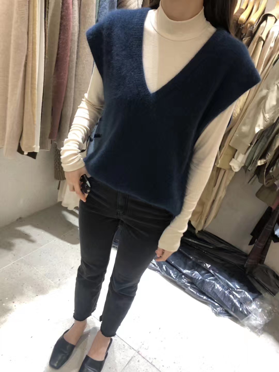 藏蓝色