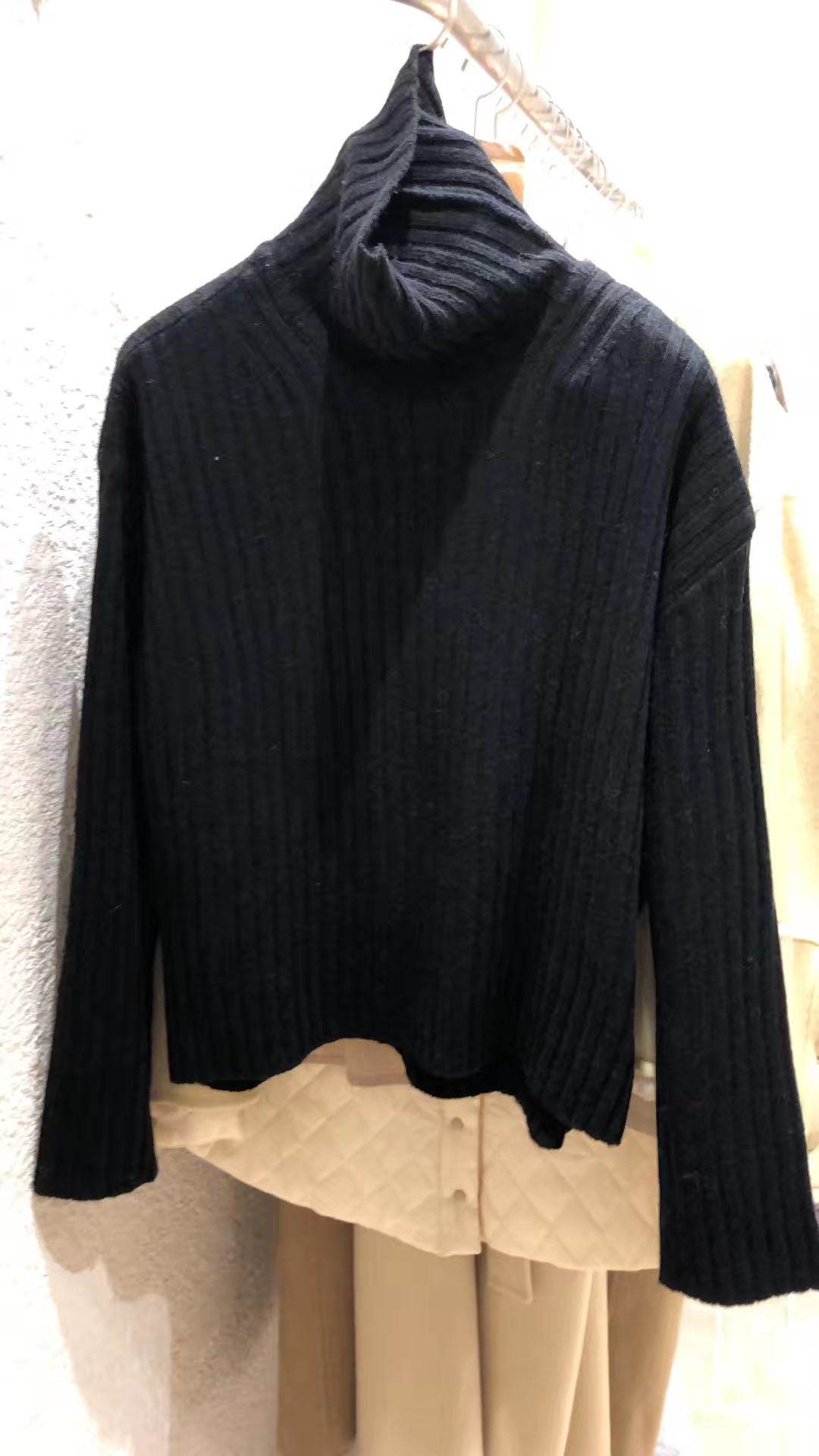 黑色