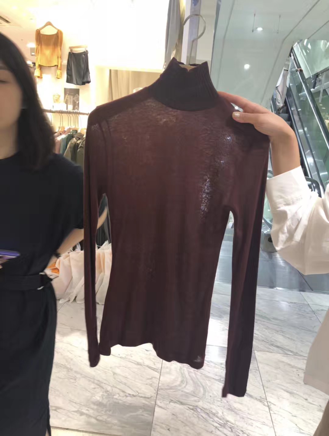 酒红色