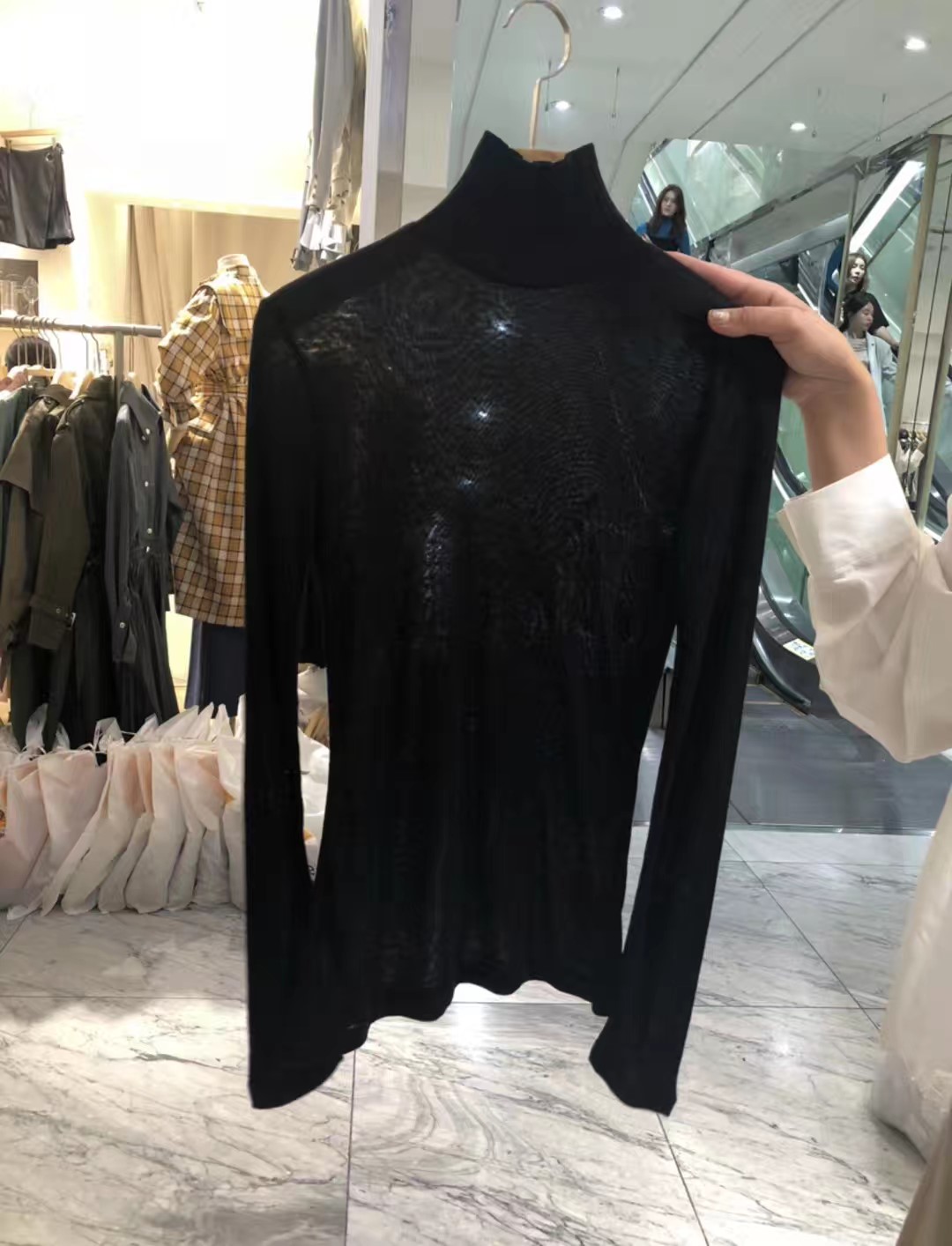 黑色