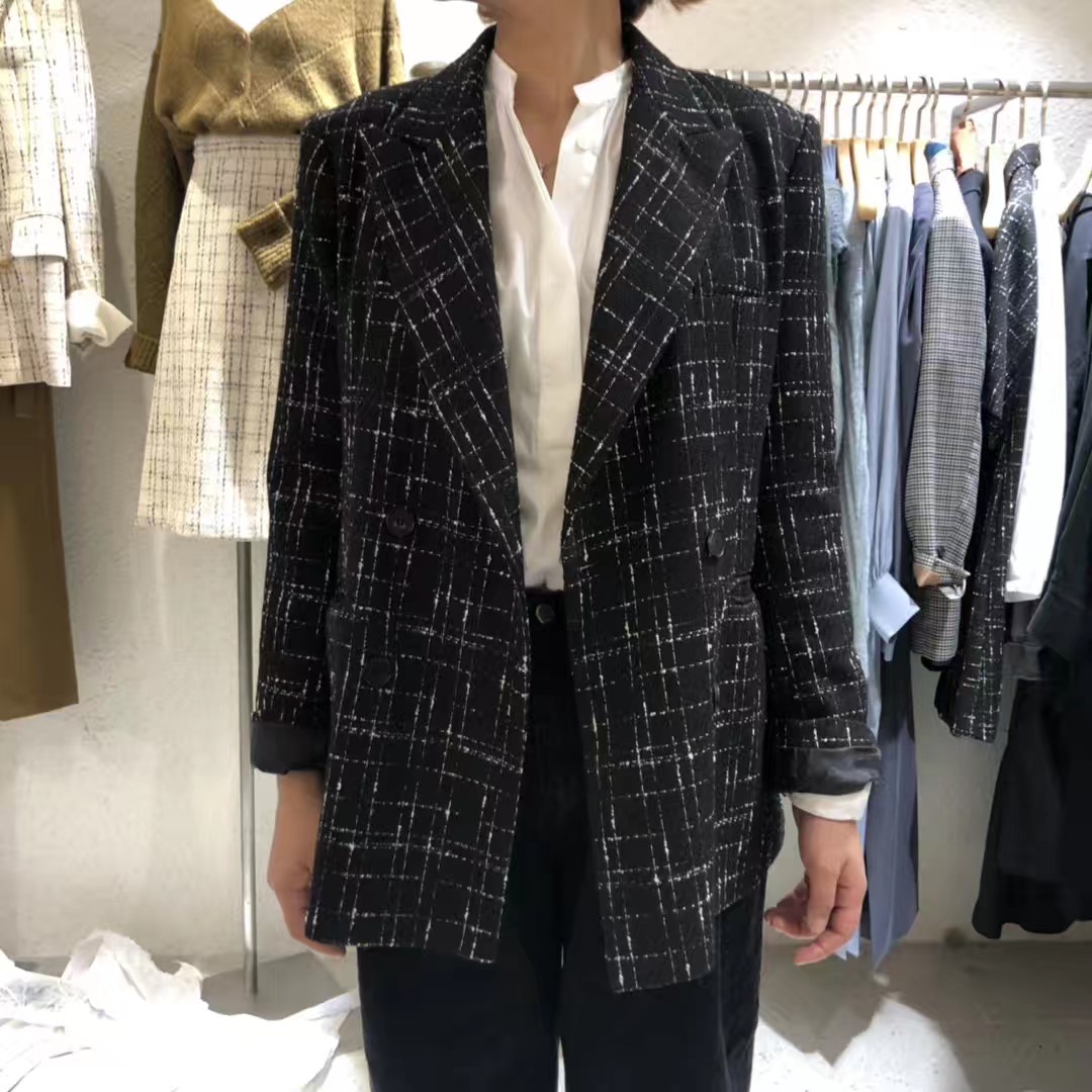 黑色