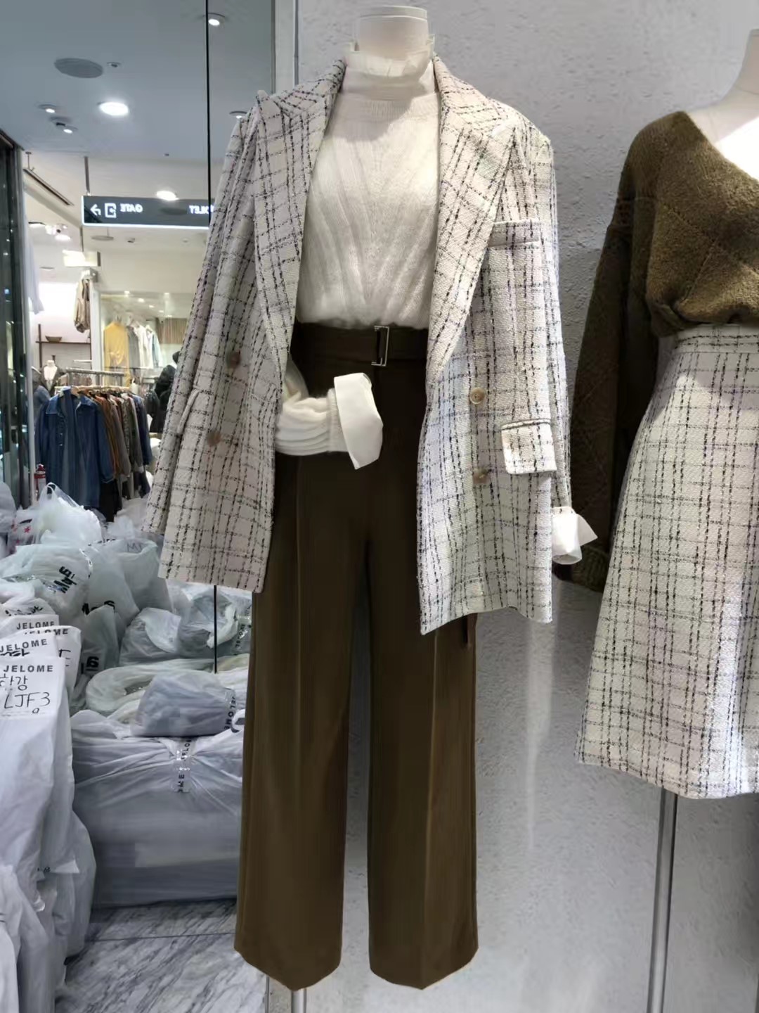白色