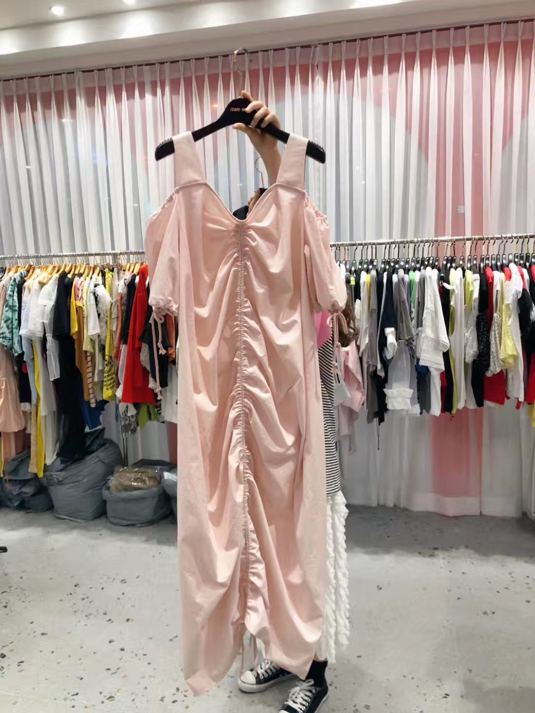 粉红色