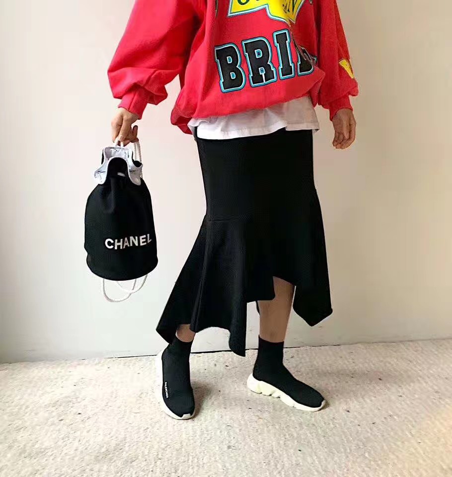 黑色