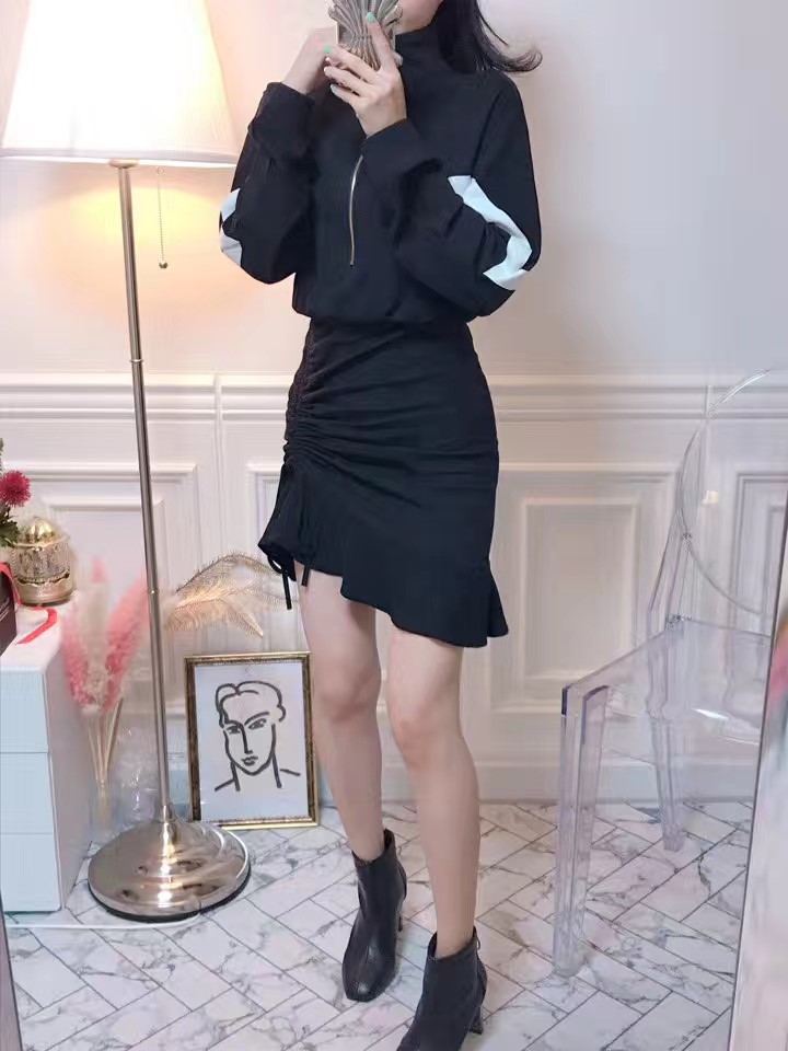 黑色