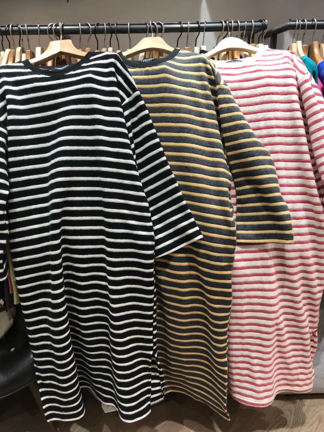 黄色