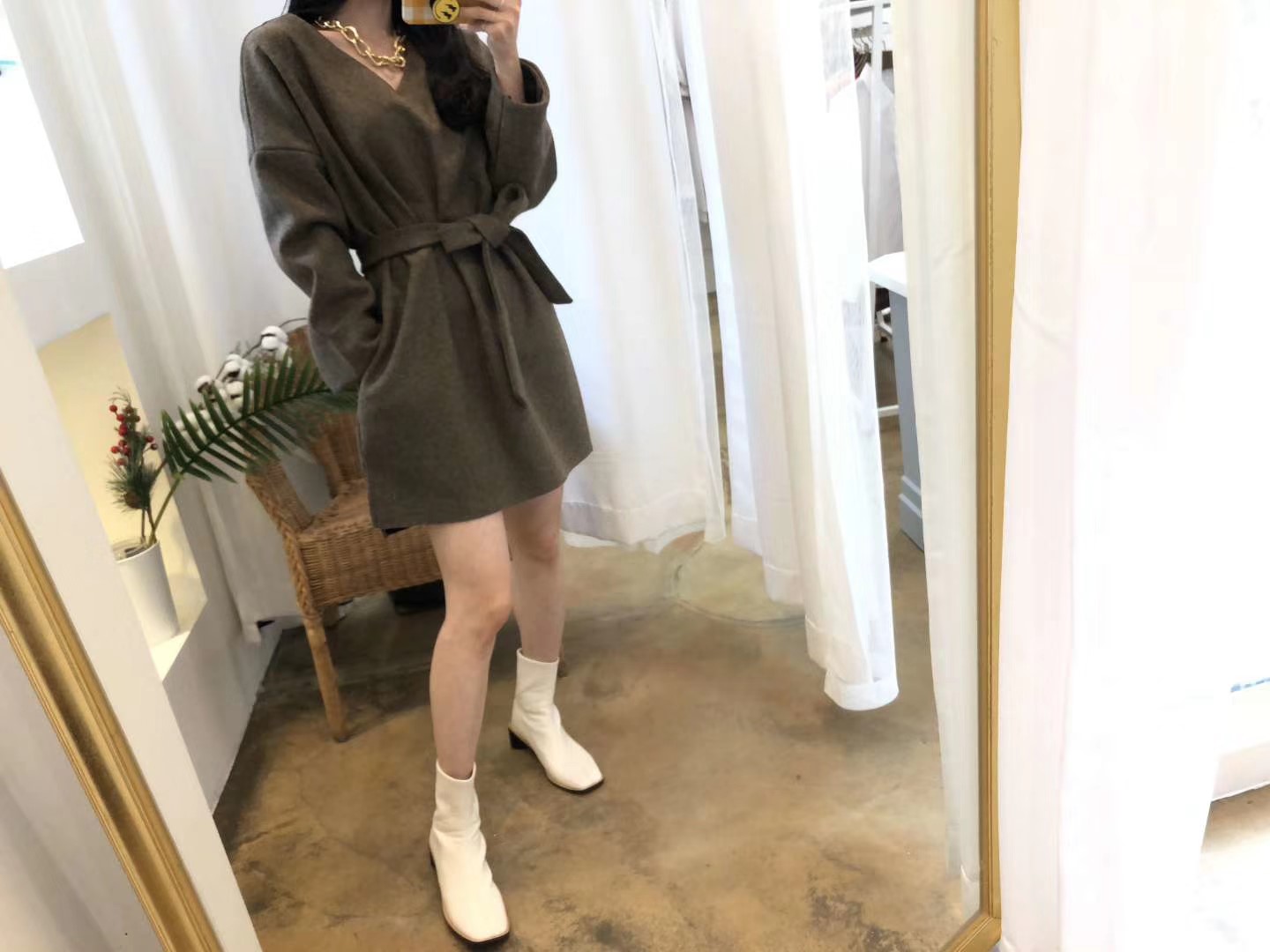 灰色