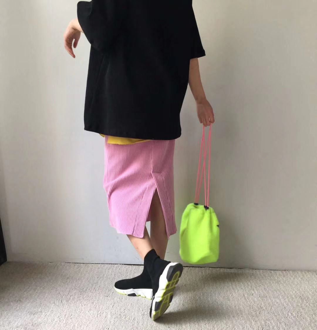 粉红色