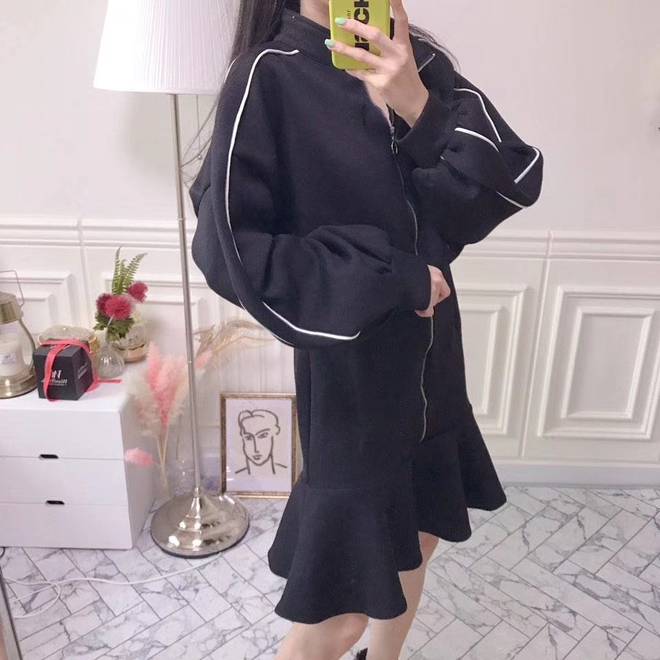 黑色