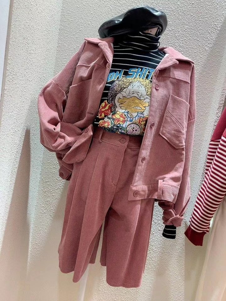 粉红色