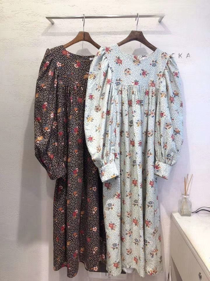 灰色