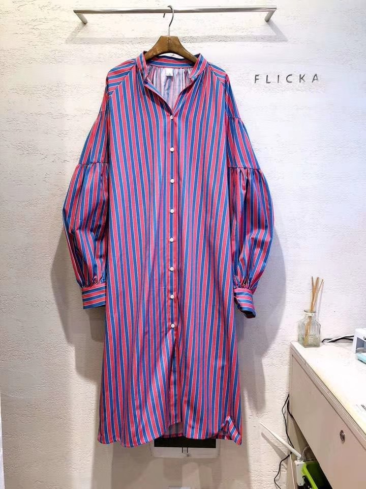 深粉红色
