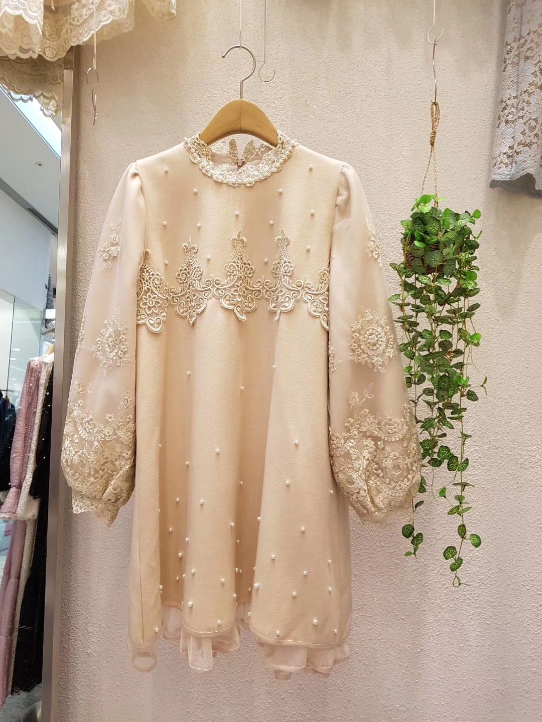 深蓝色
