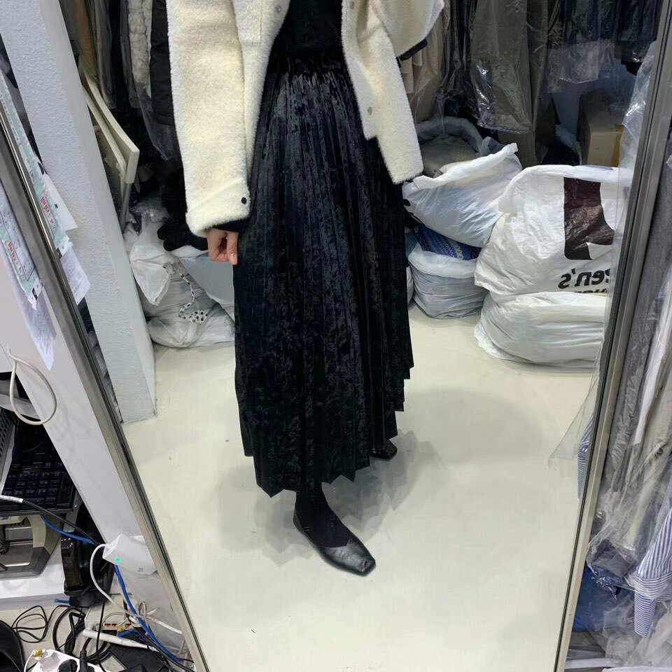 黑色