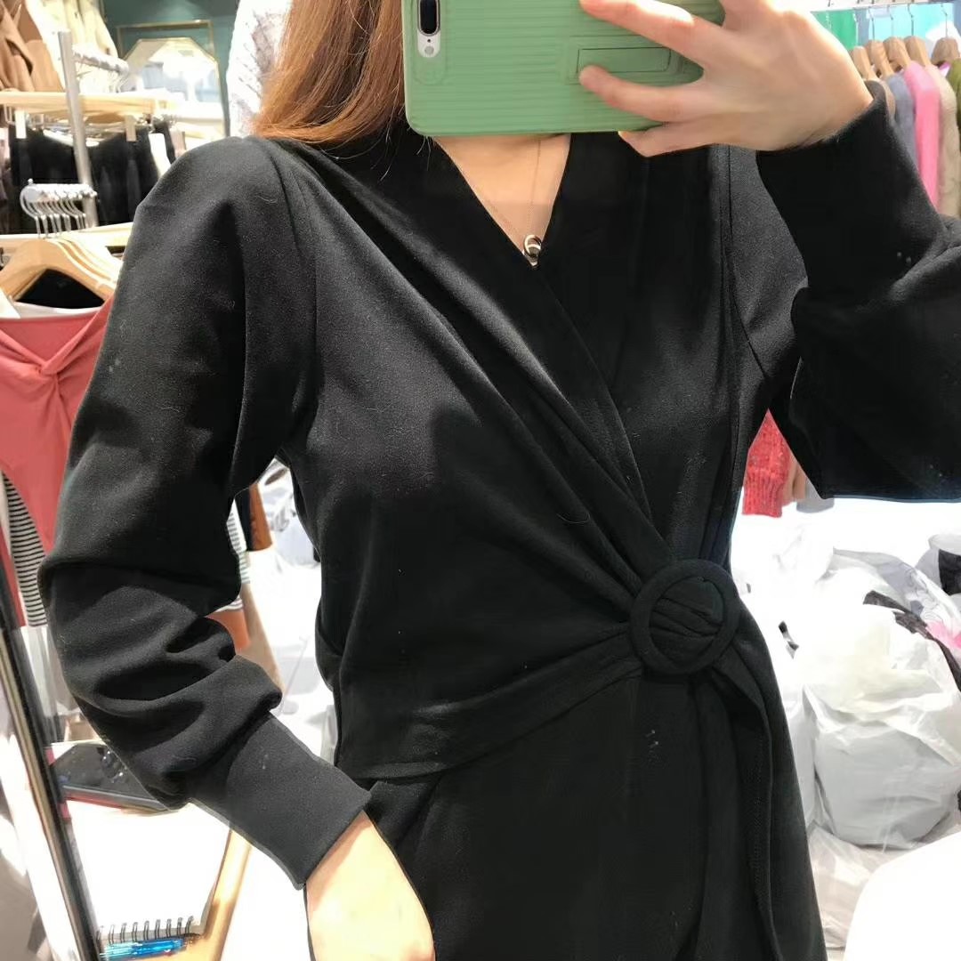 黑色