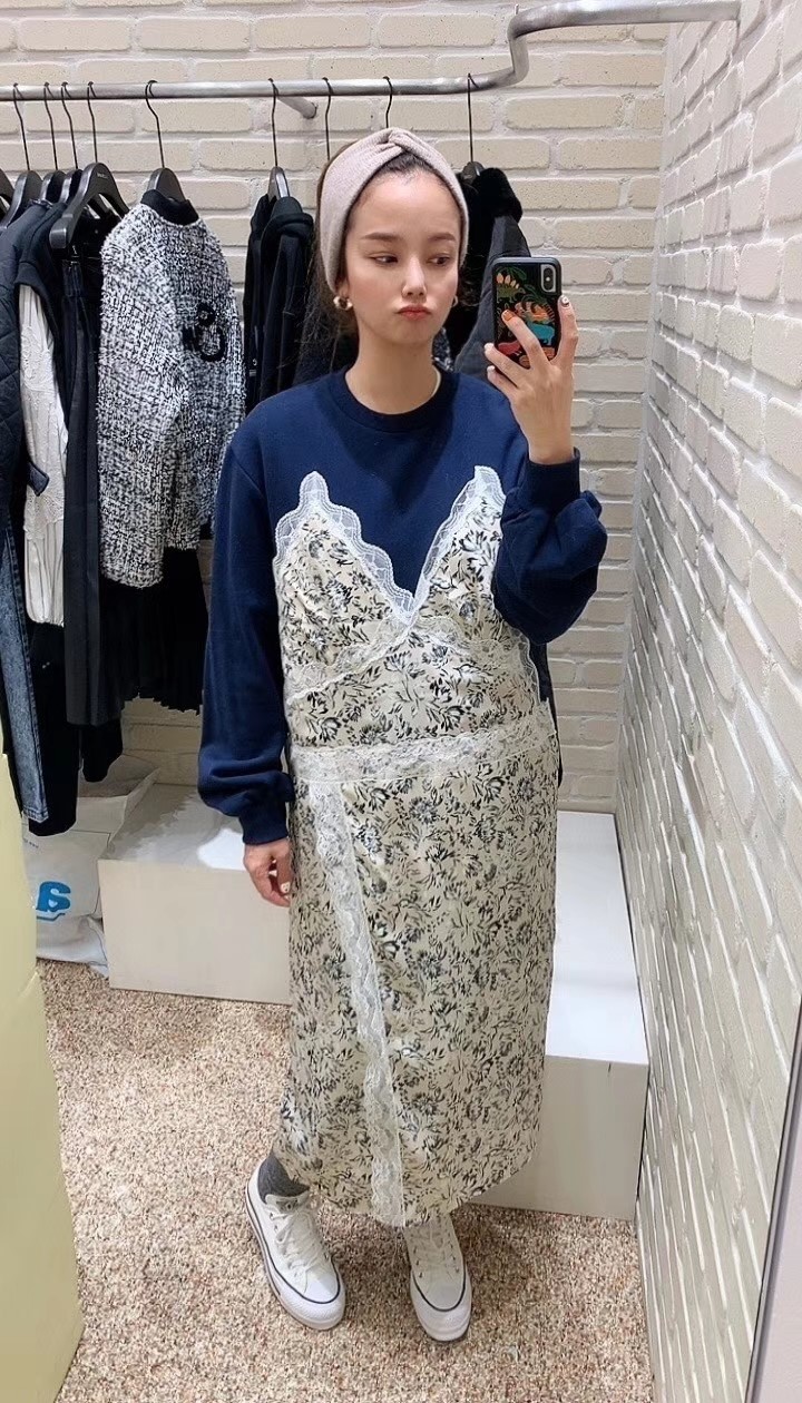 深蓝色