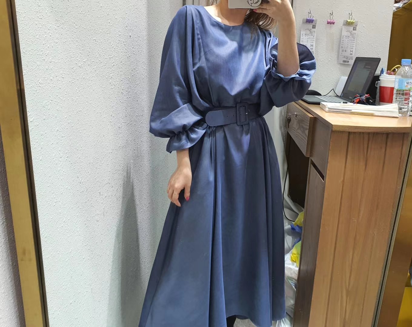 蓝色
