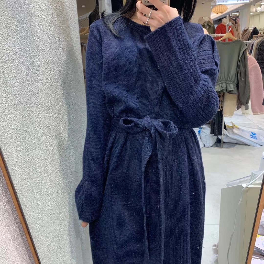 深蓝色