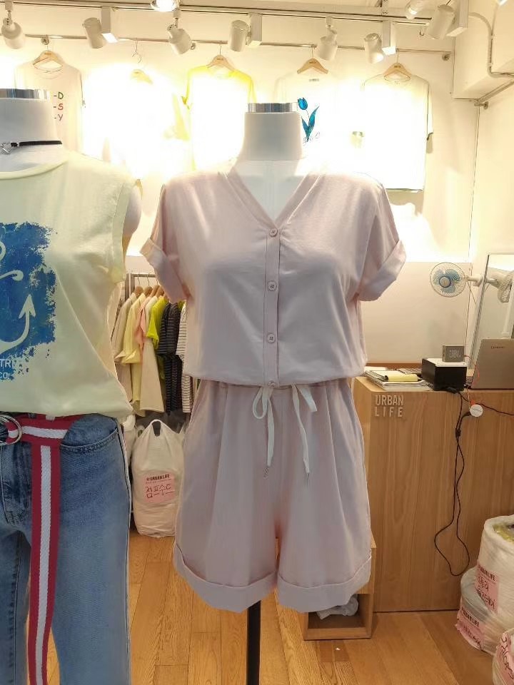 浅棕色