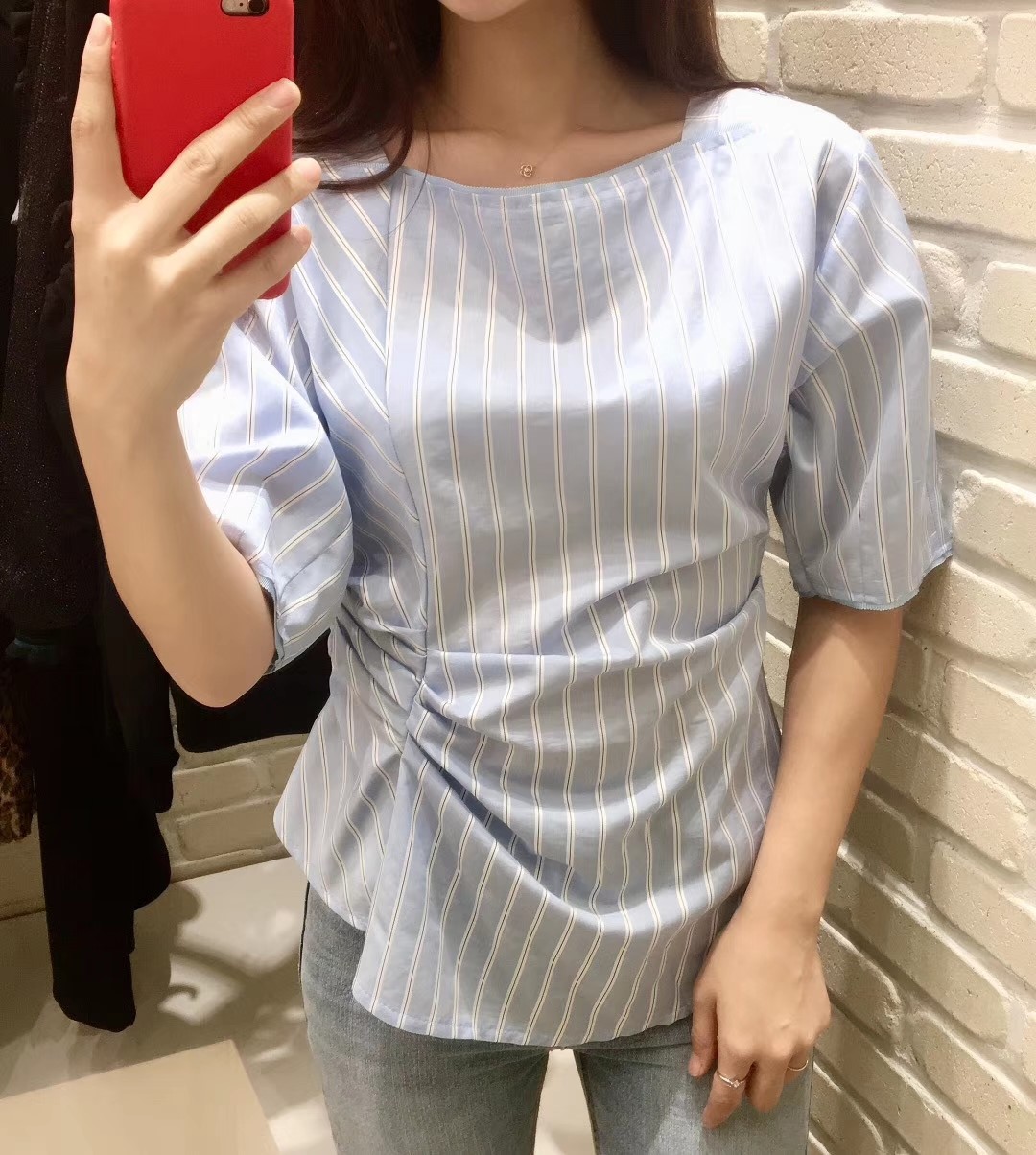 深蓝色
