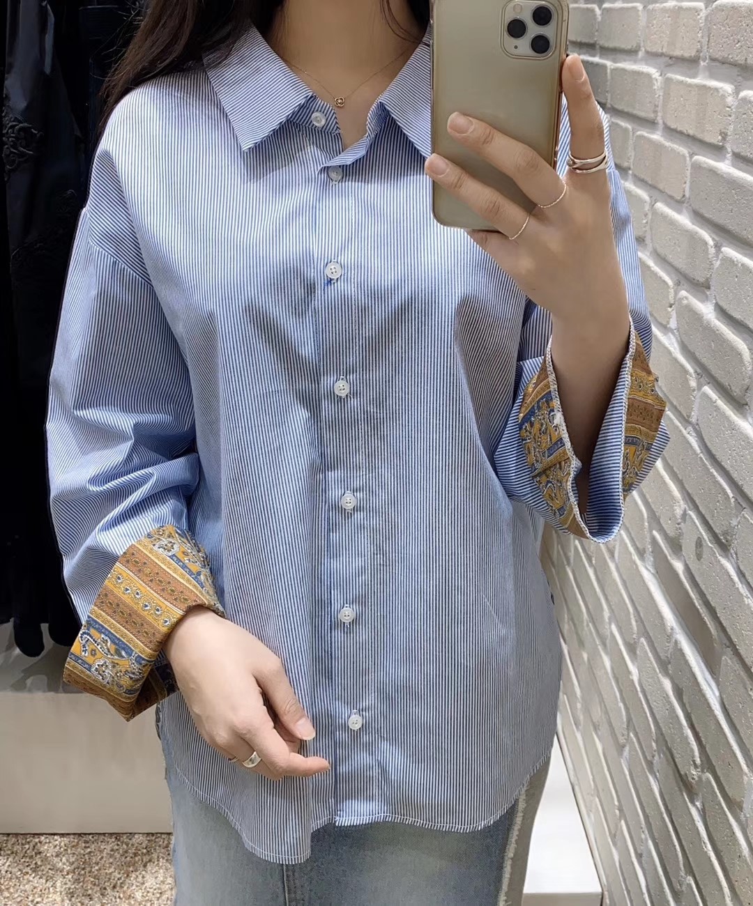 灰色