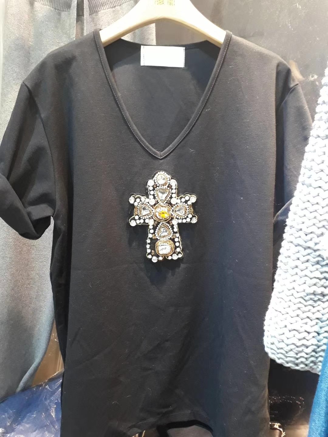 黑色