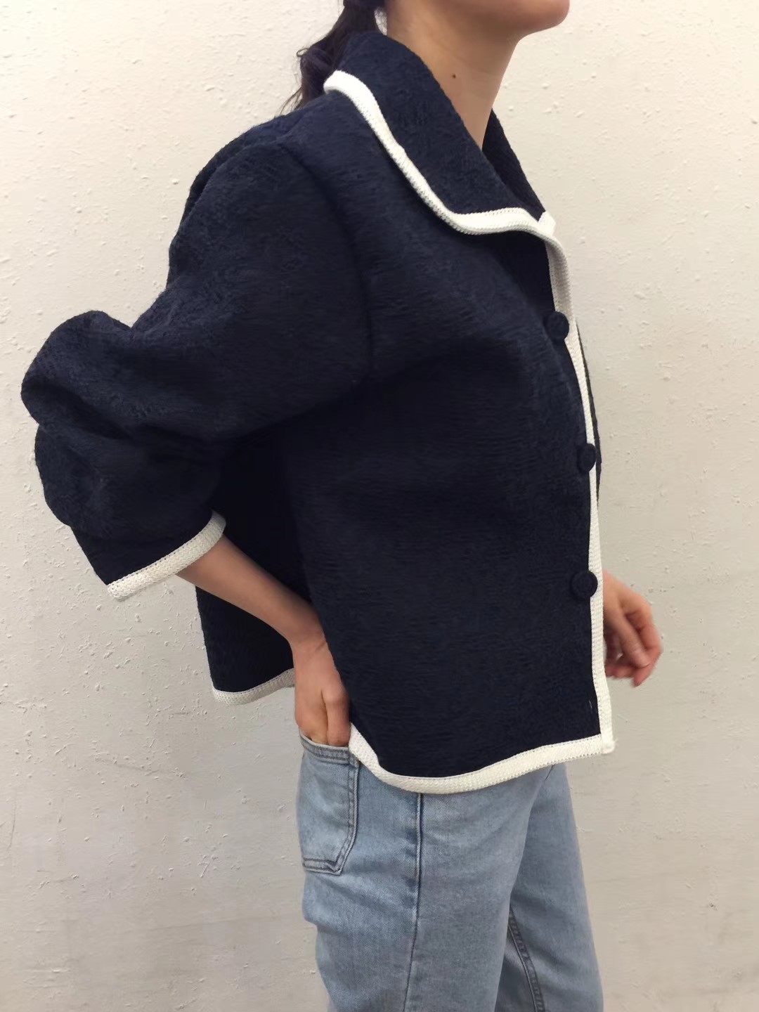 黑色