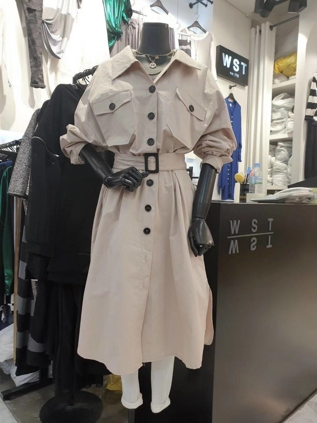 白色