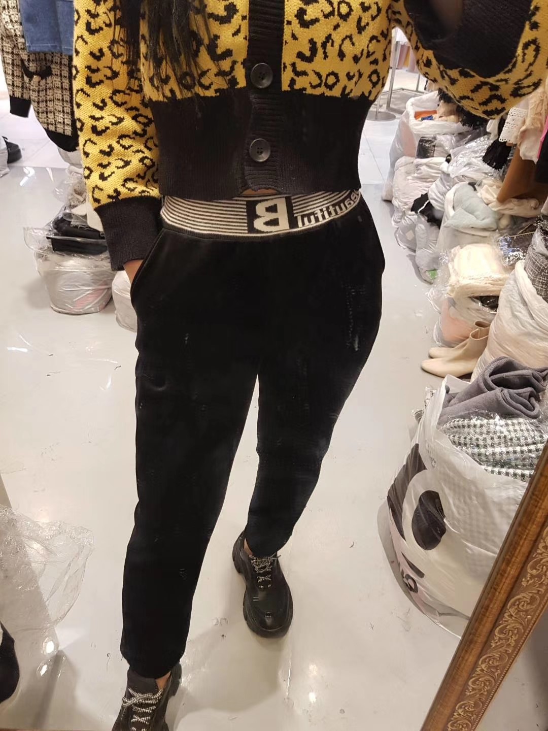 黄色