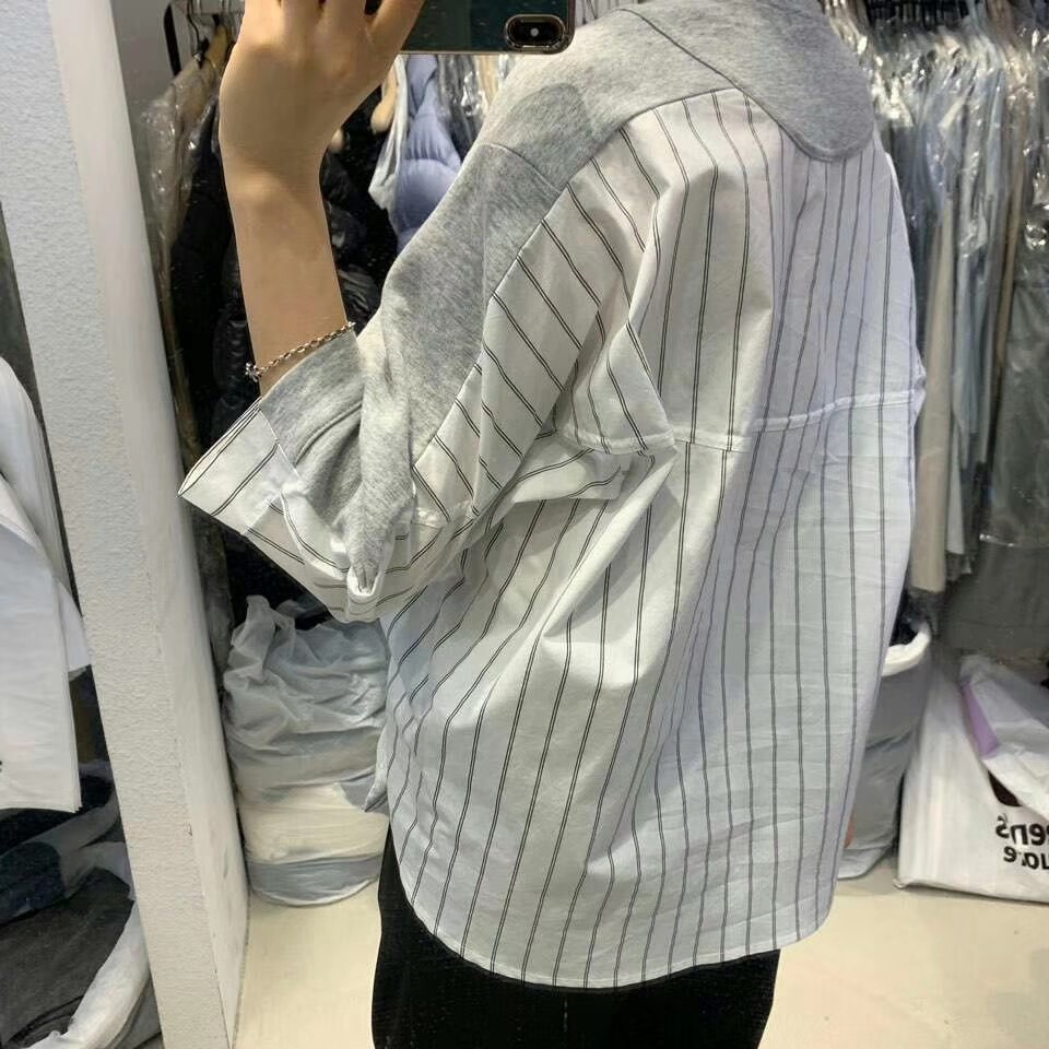 灰色