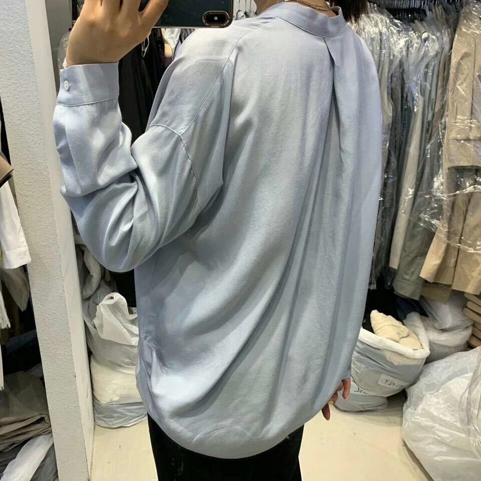 灰色