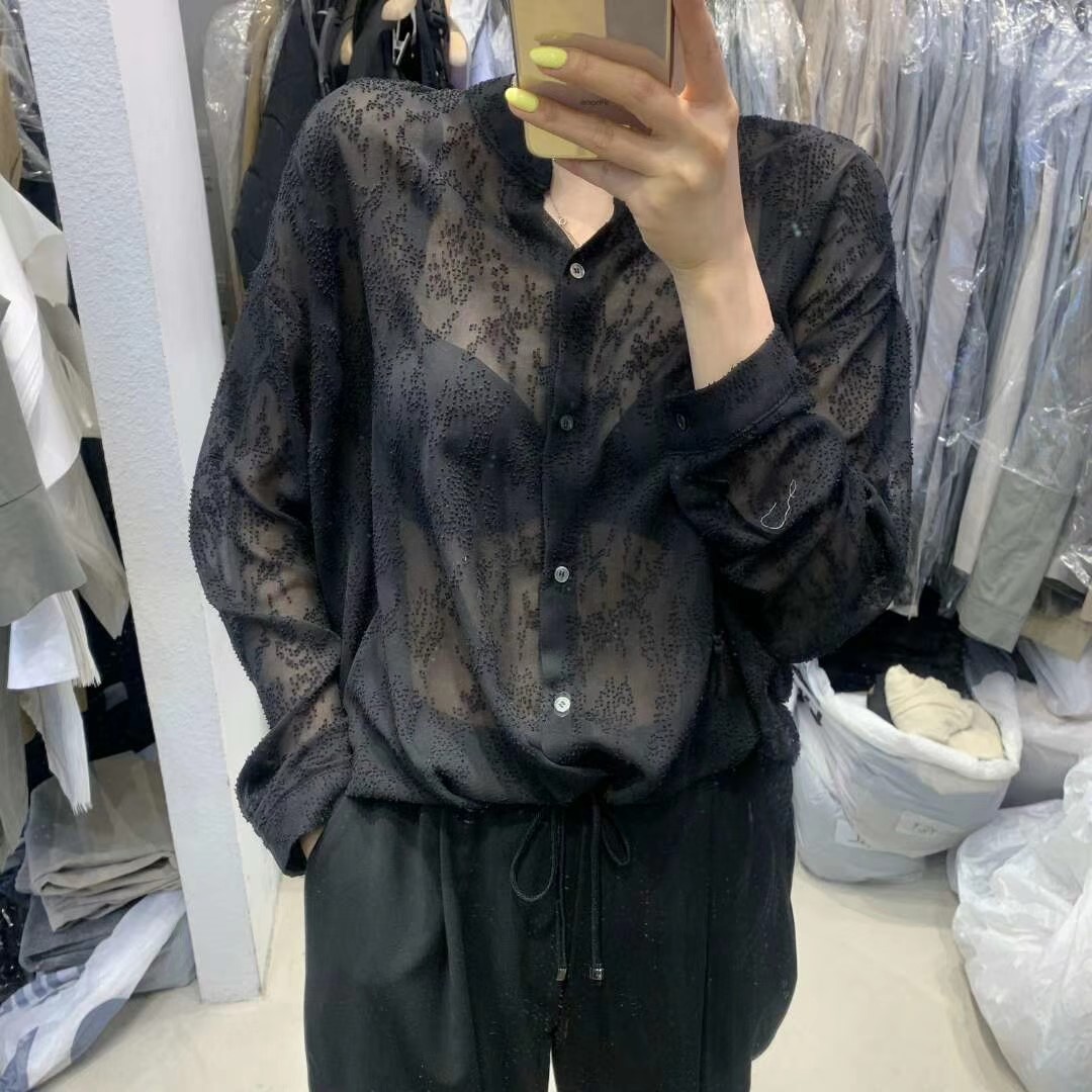 黑色