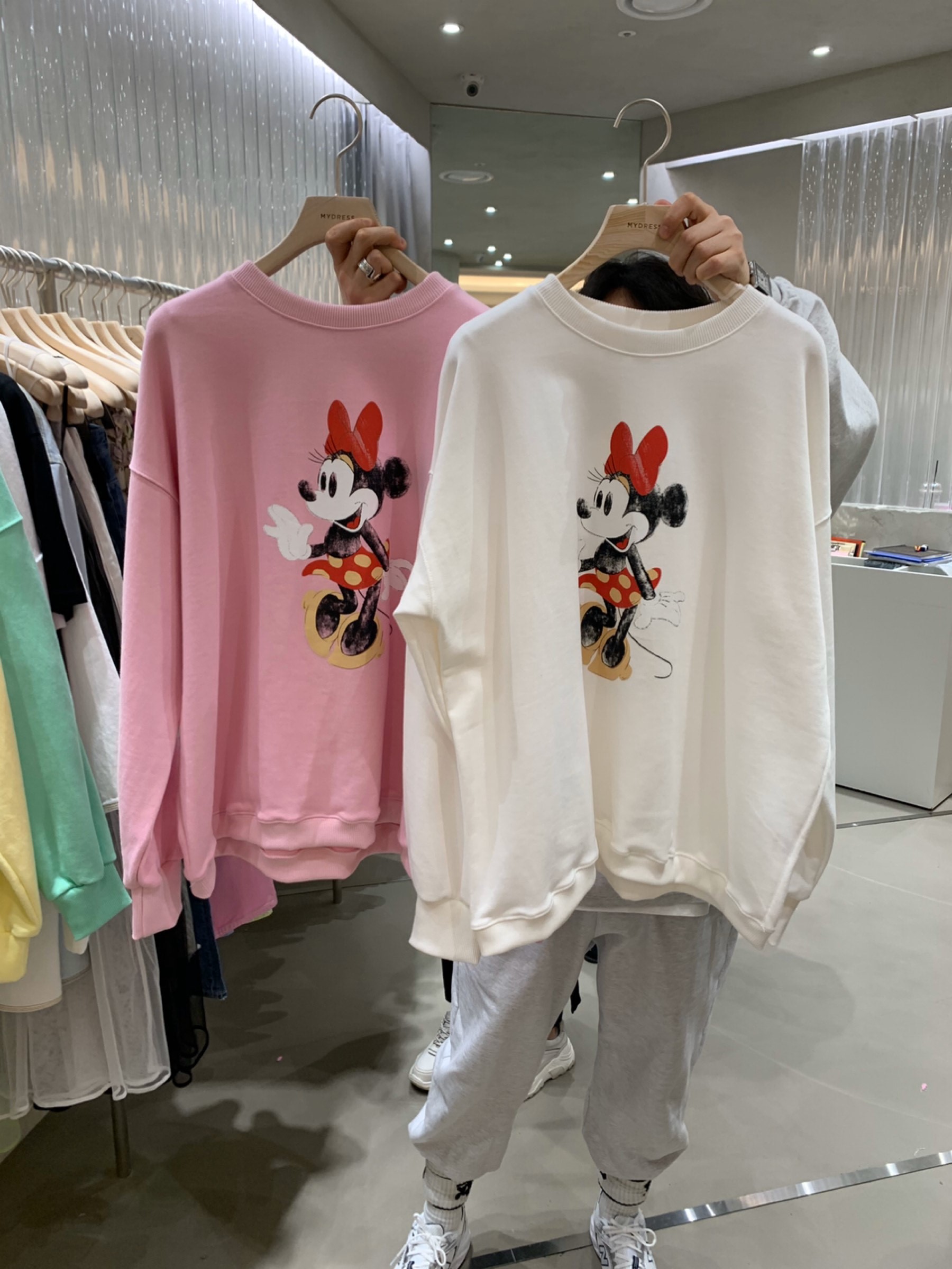 粉红色
