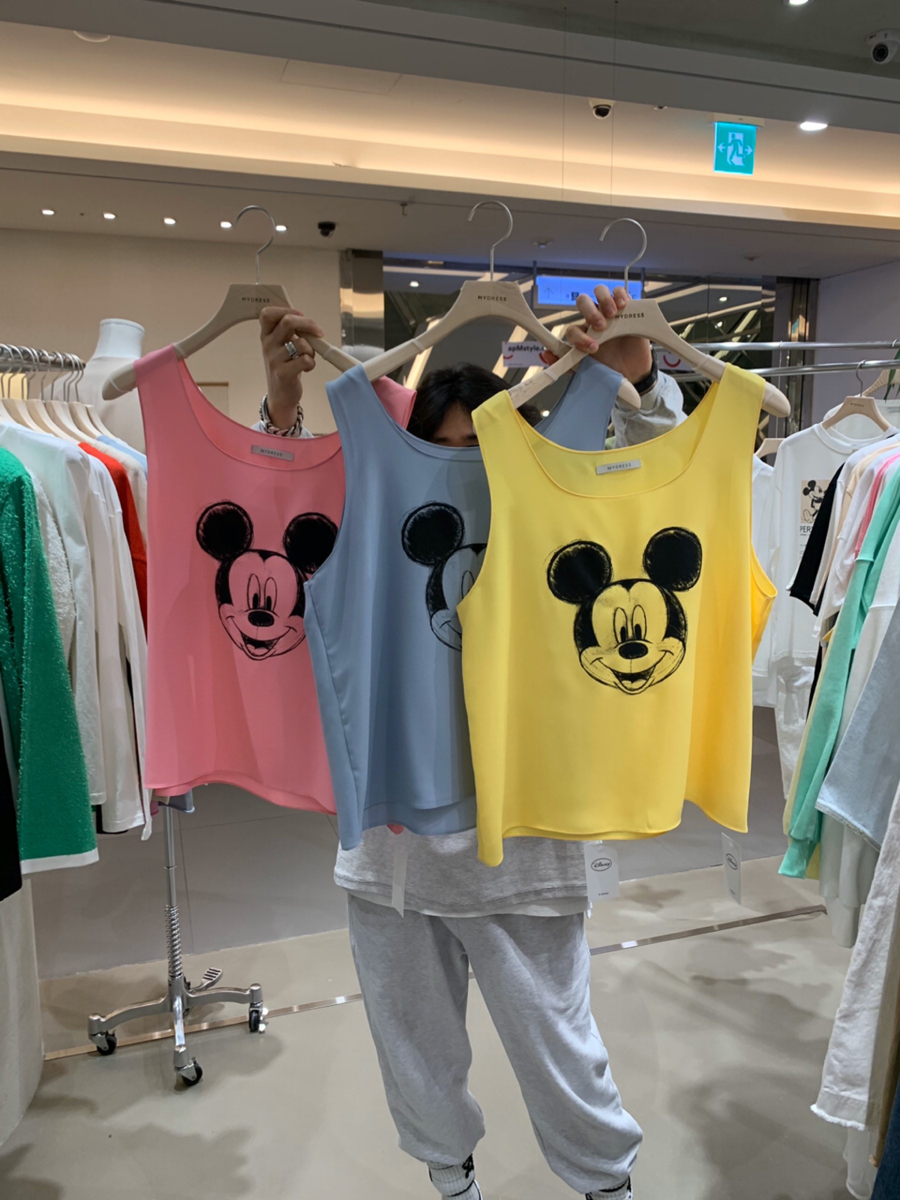 粉红色