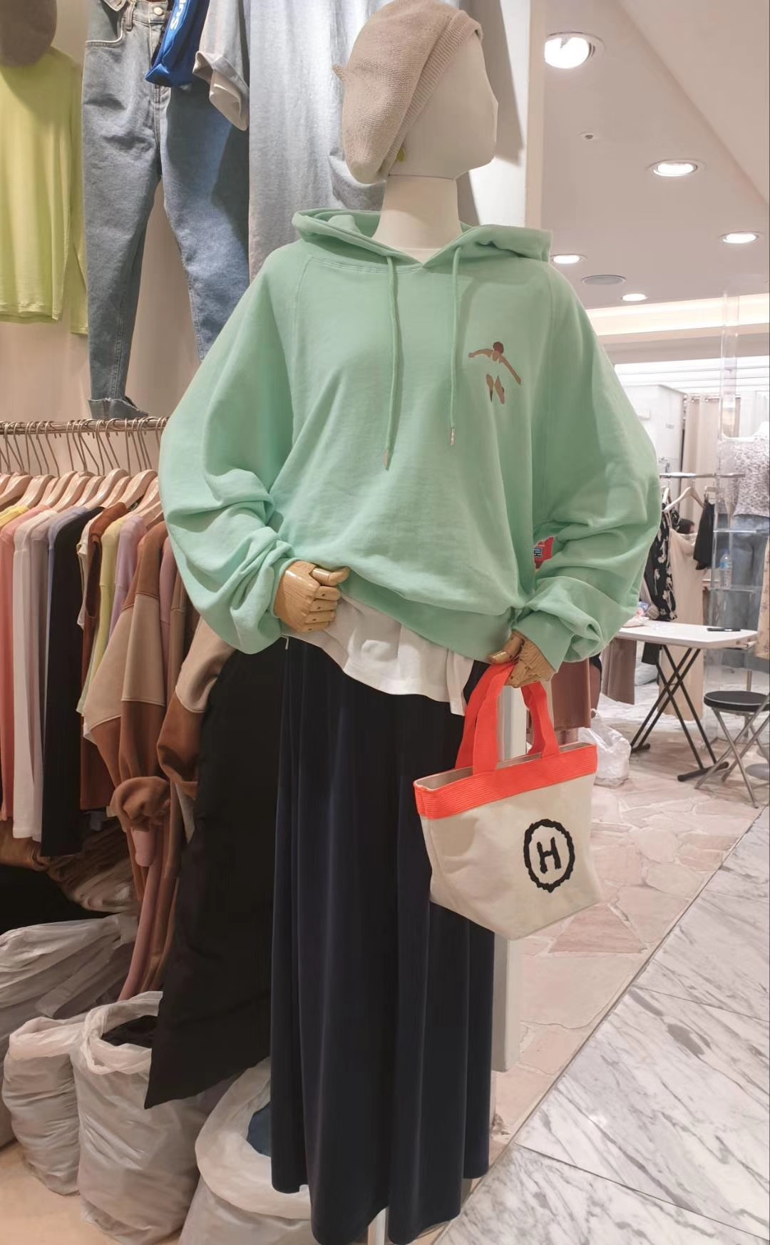 灰色