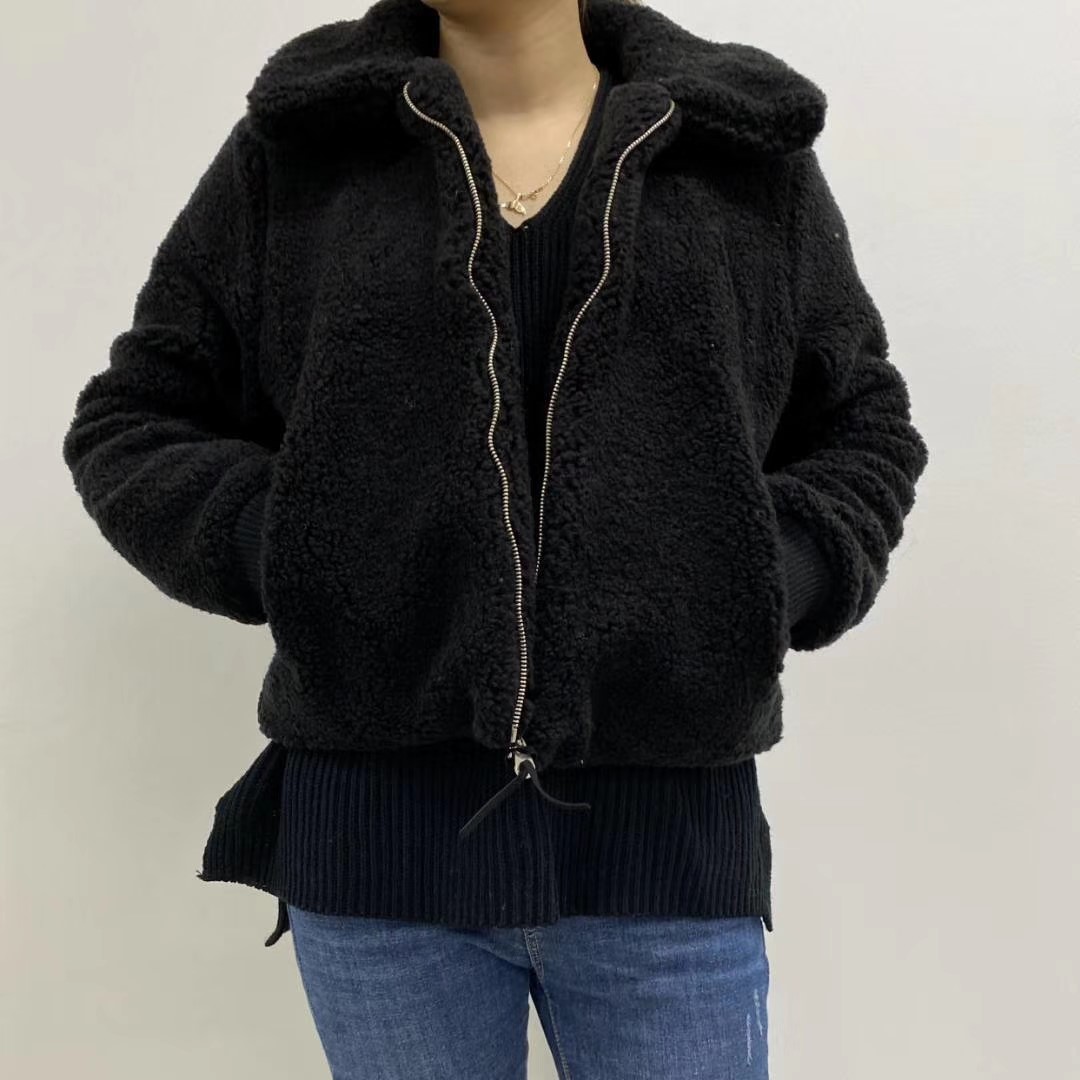 黑色