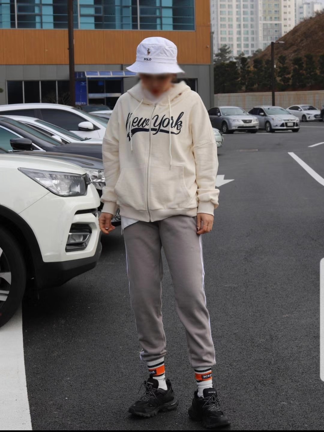 灰色