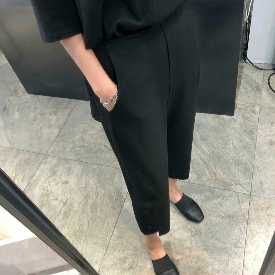 黑色