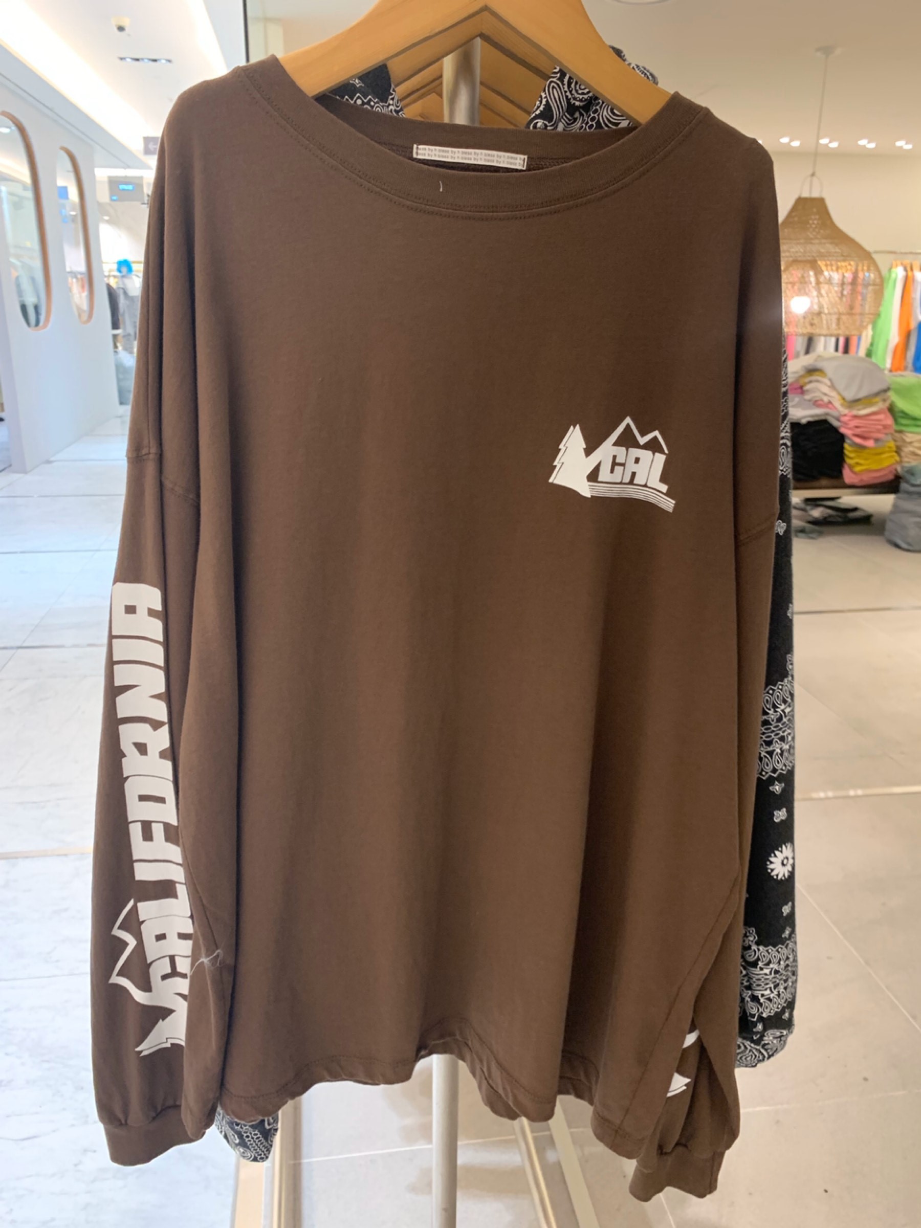 黑色