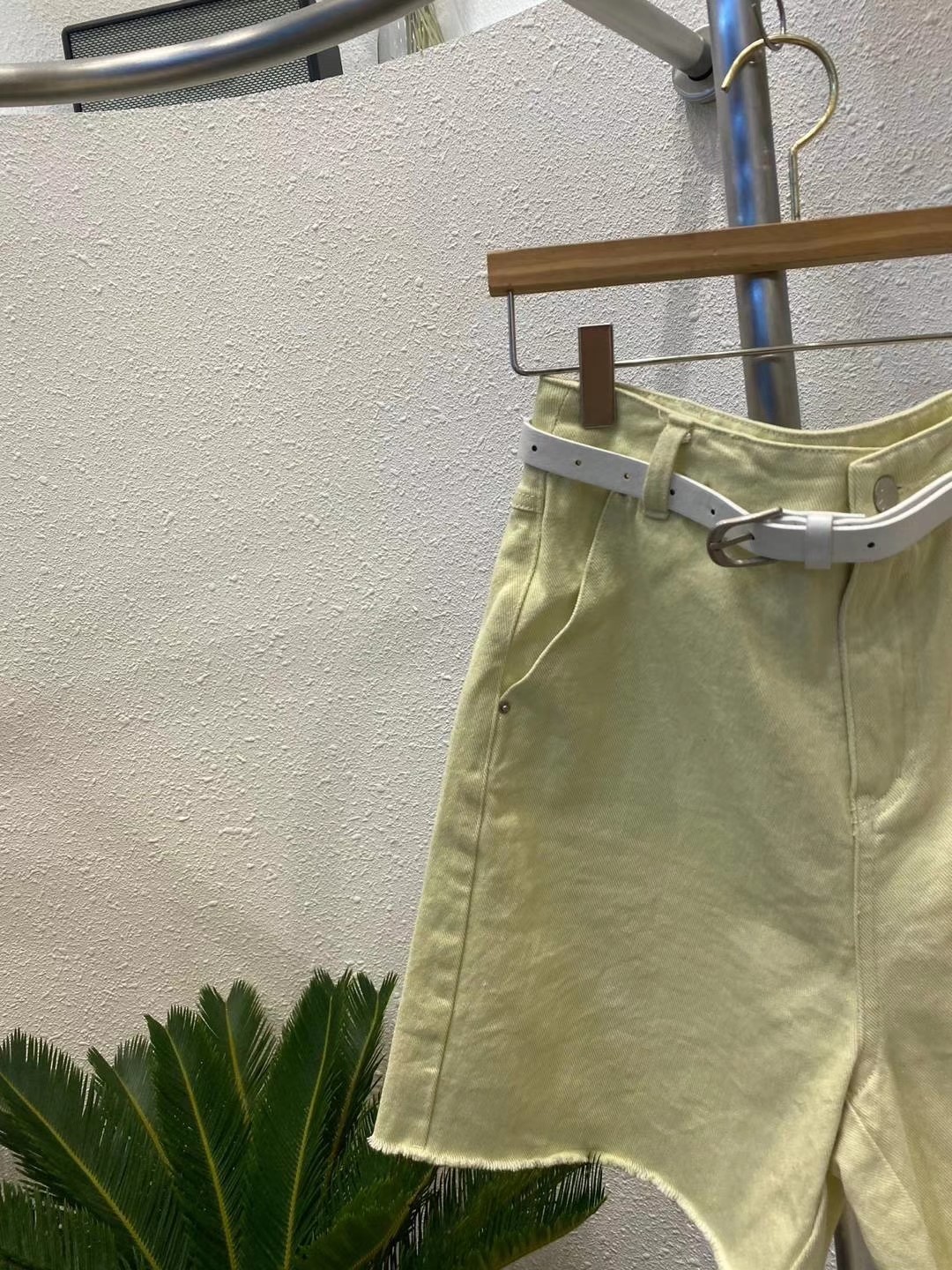 草绿色