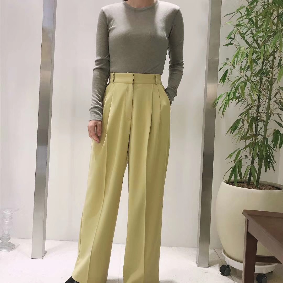 黄色