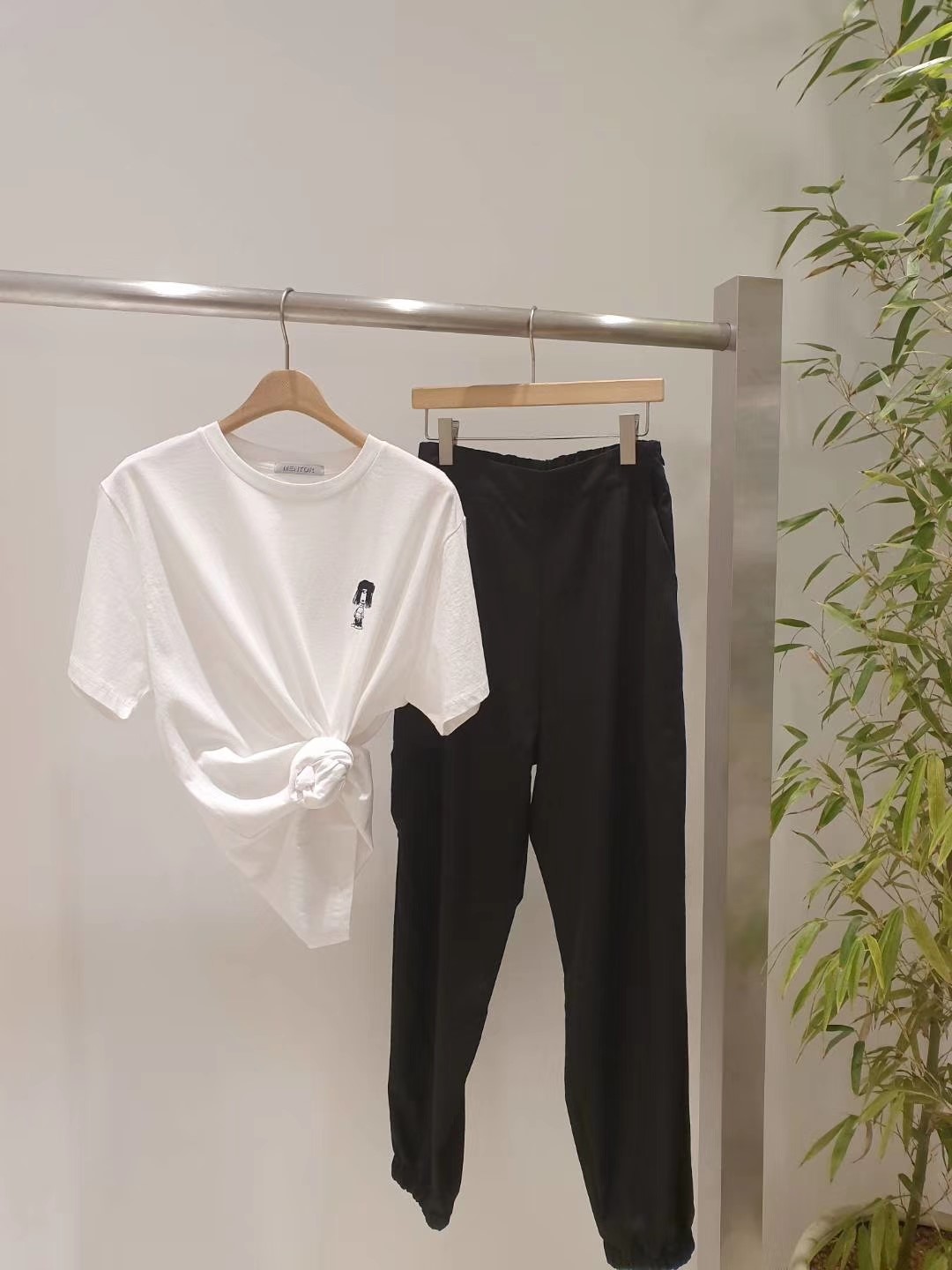 黑色