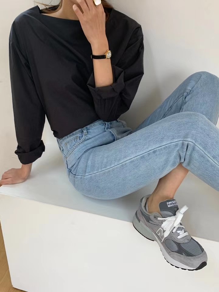 黑色