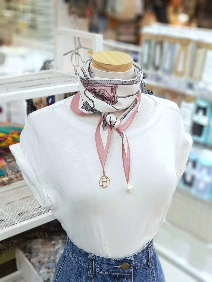 浅粉色