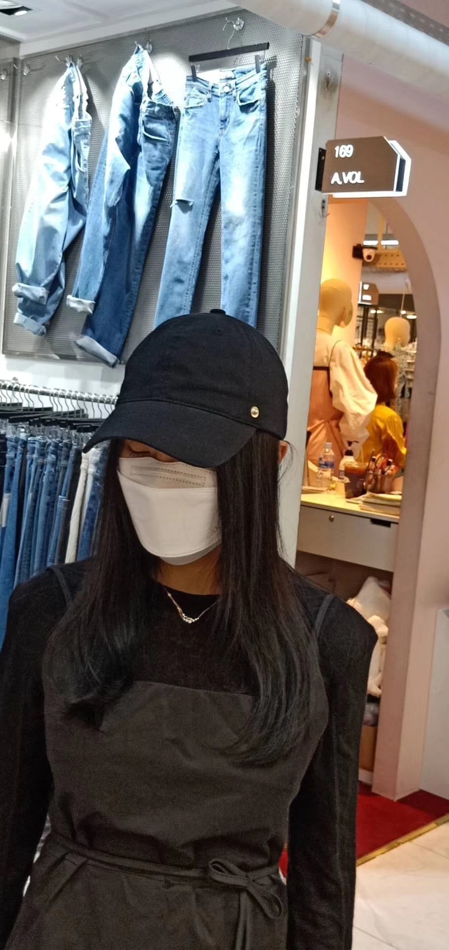 黑色